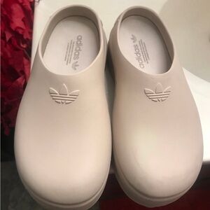 Adidas clogs